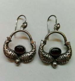 Vintage Pendenti Con Pesci E Granato Centrale. Argento 925
