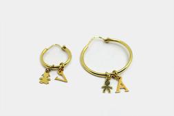 Orecchino a cerchio con lettera pendente e ciondolo in argen