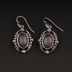 Di Il Anno 2018 Con Grigio Moonstone. Nuovo